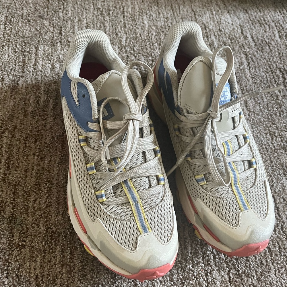 North face sneakers size 8&1/2
